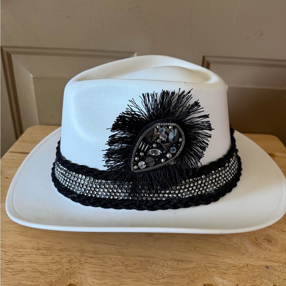 White and Black Embellished Men\'s Cowboy Hard Hat